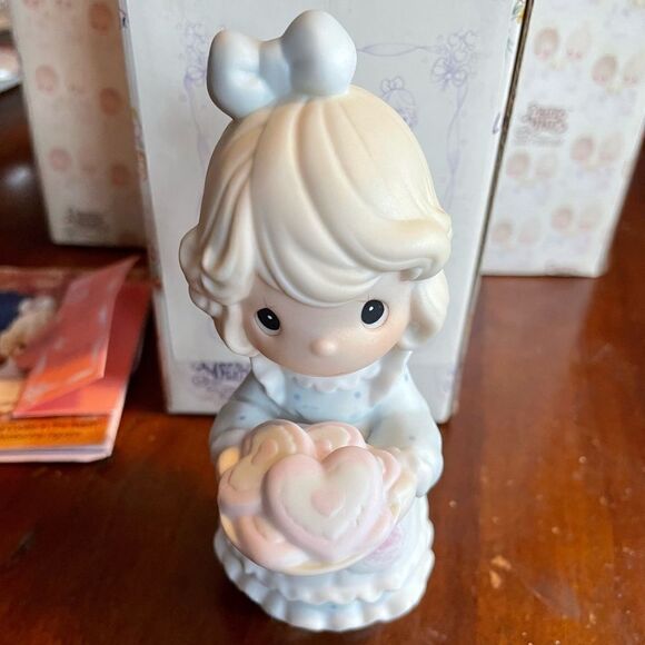 PRECIOUS MOMENTS  “YOU’RE THE SWEETEST COOKIE IN THE BATCH” C0015 NIB - Picture 1 of 7